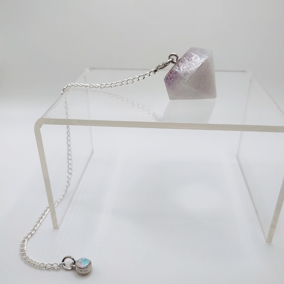 Berries and ice purple glitter inside pearly white handcrafted dowsing pendulum - Picture 4 of 10